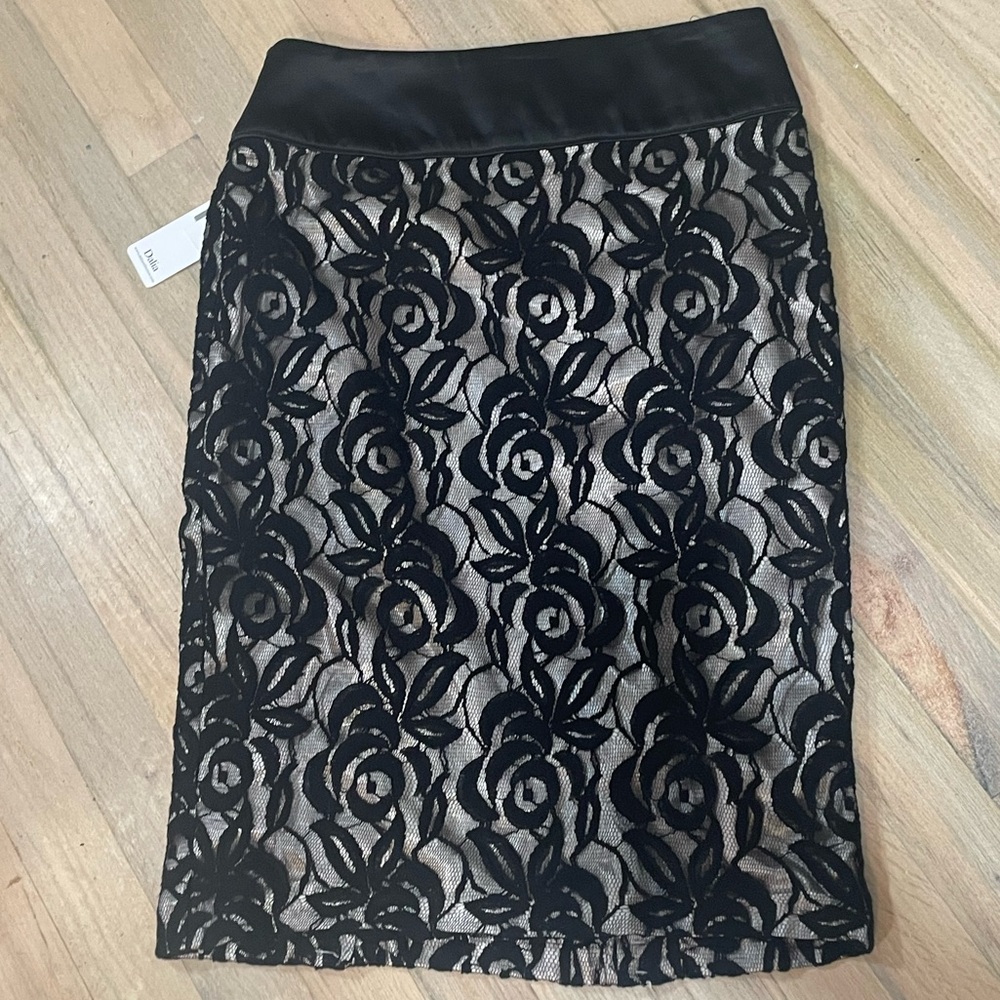 Dalia Collection, black lace and cream color knee length skirt with size zipper